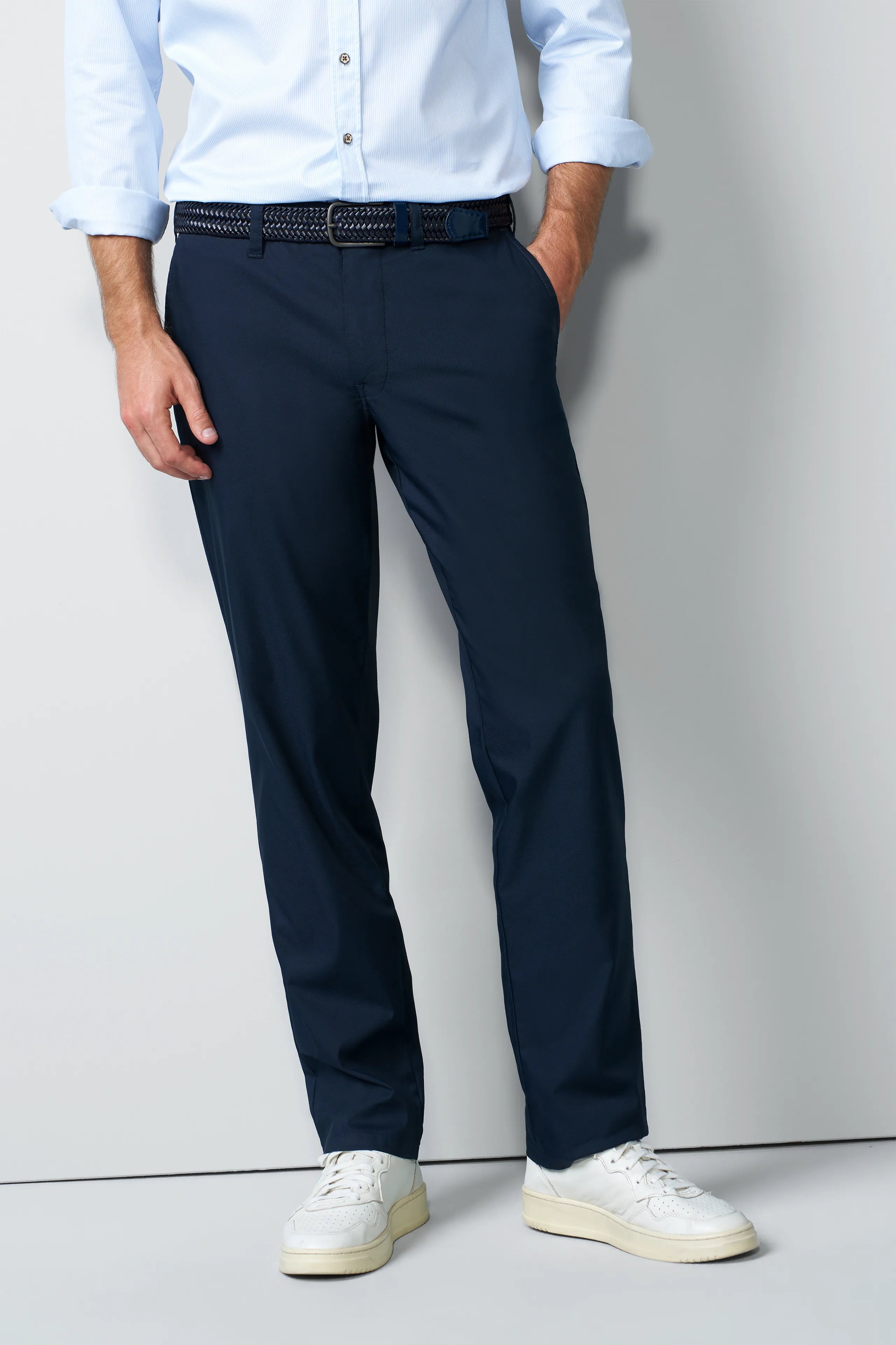 CHINO 1-6010 ULTRA-LIGHTWEIGHT, FUNCTIONAL CHINOS