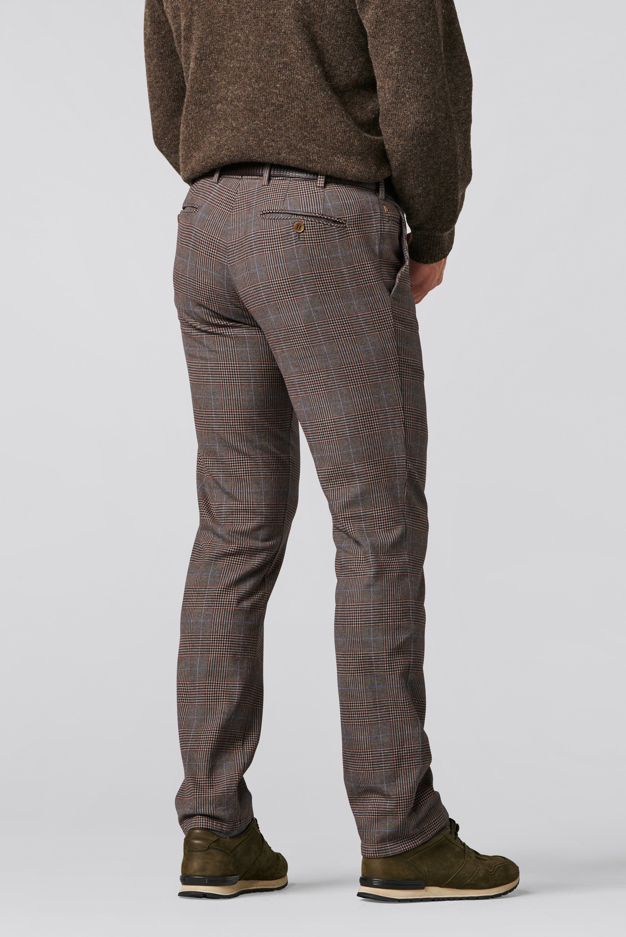 Bonn 2-8607 LUXURY PRINCE-OF-WALES